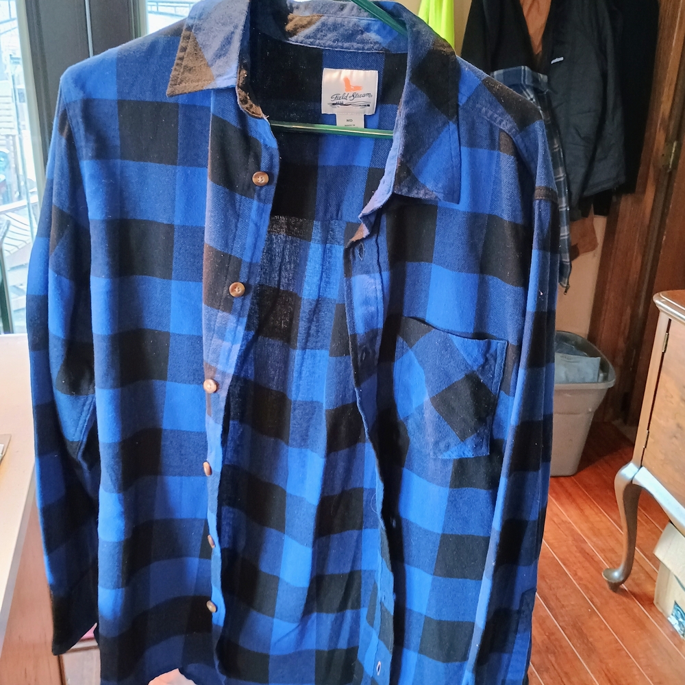 Field & Stream Blue and Black Plaid Casual Button Down Shirt Bin 17